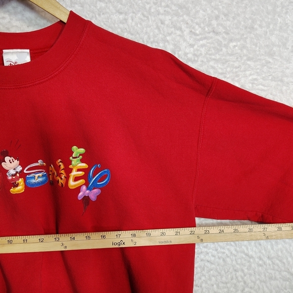 VTG Walt Disney World Characters Spell Out Sweatshirt Sz Large Red Disney Store - Picture 6 of 9